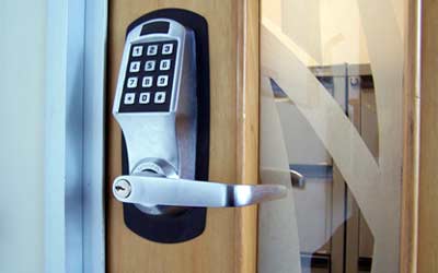 Commercial locksmith